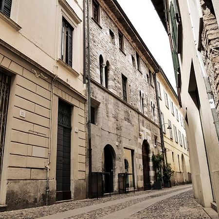 Casa Del Pittore - Elegante Appartamento Del 1200 - Centro Storico โกโม ภายนอก รูปภาพ
