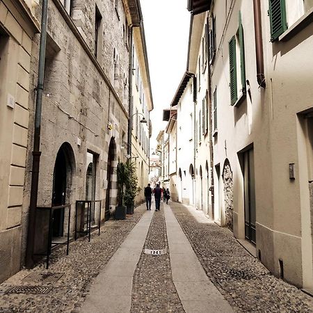 Casa Del Pittore - Elegante Appartamento Del 1200 - Centro Storico โกโม ภายนอก รูปภาพ