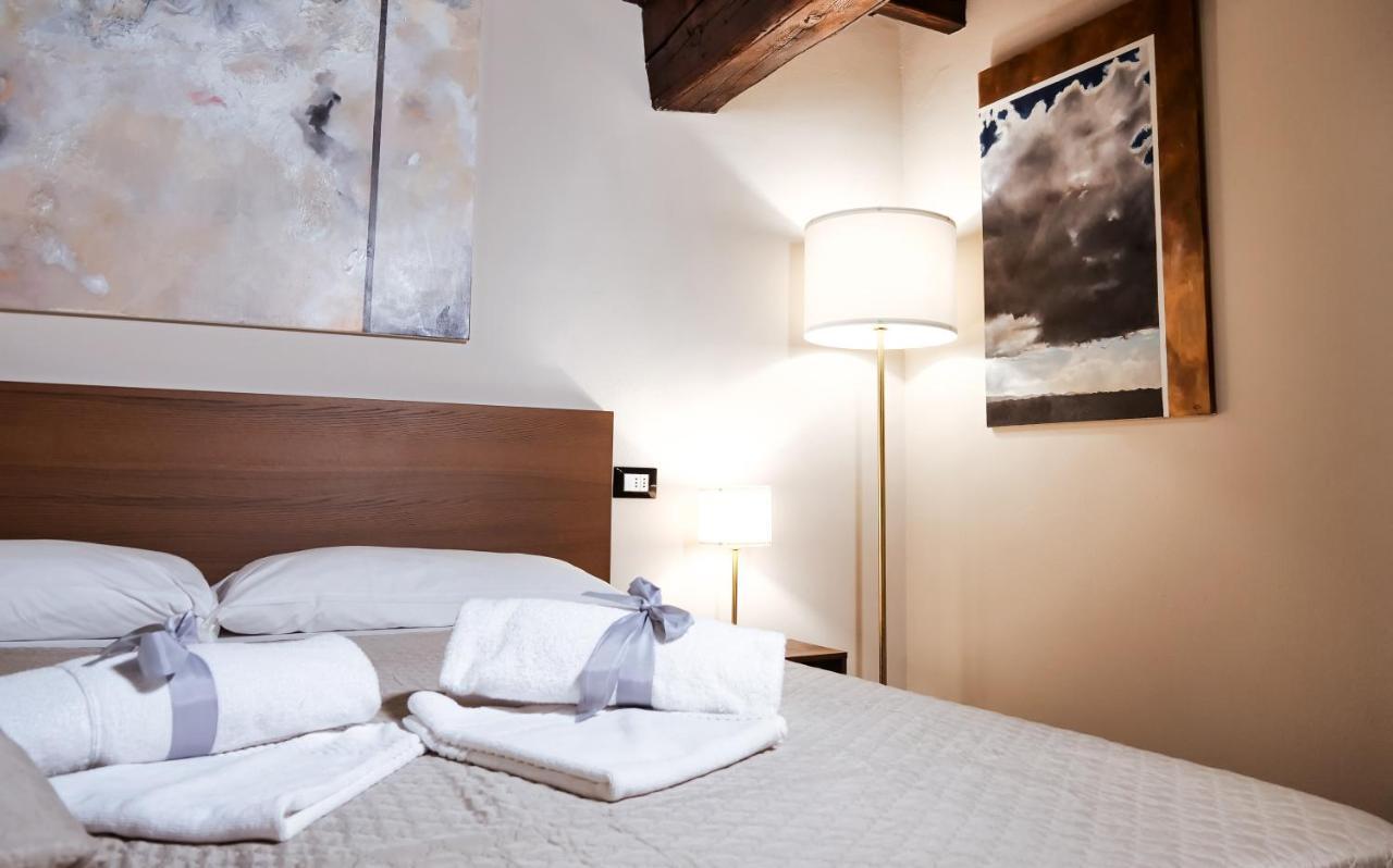Casa Del Pittore - Elegante Appartamento Del 1200 - Centro Storico โกโม ภายนอก รูปภาพ