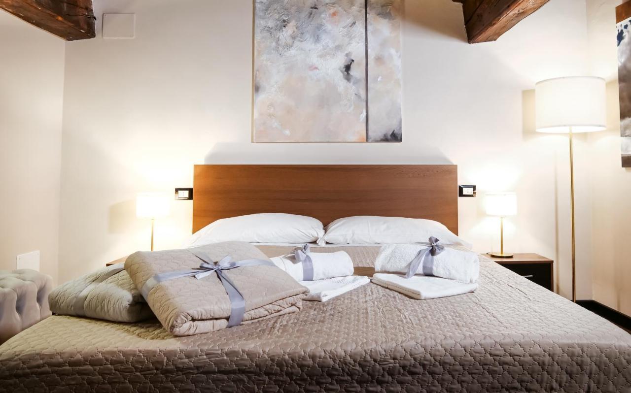 Casa Del Pittore - Elegante Appartamento Del 1200 - Centro Storico โกโม ภายนอก รูปภาพ