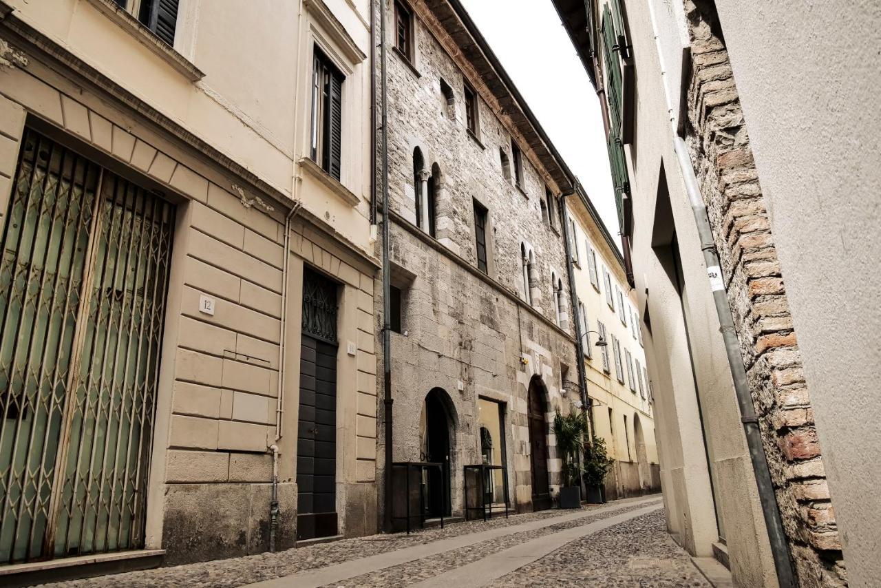 Casa Del Pittore - Elegante Appartamento Del 1200 - Centro Storico โกโม ภายนอก รูปภาพ