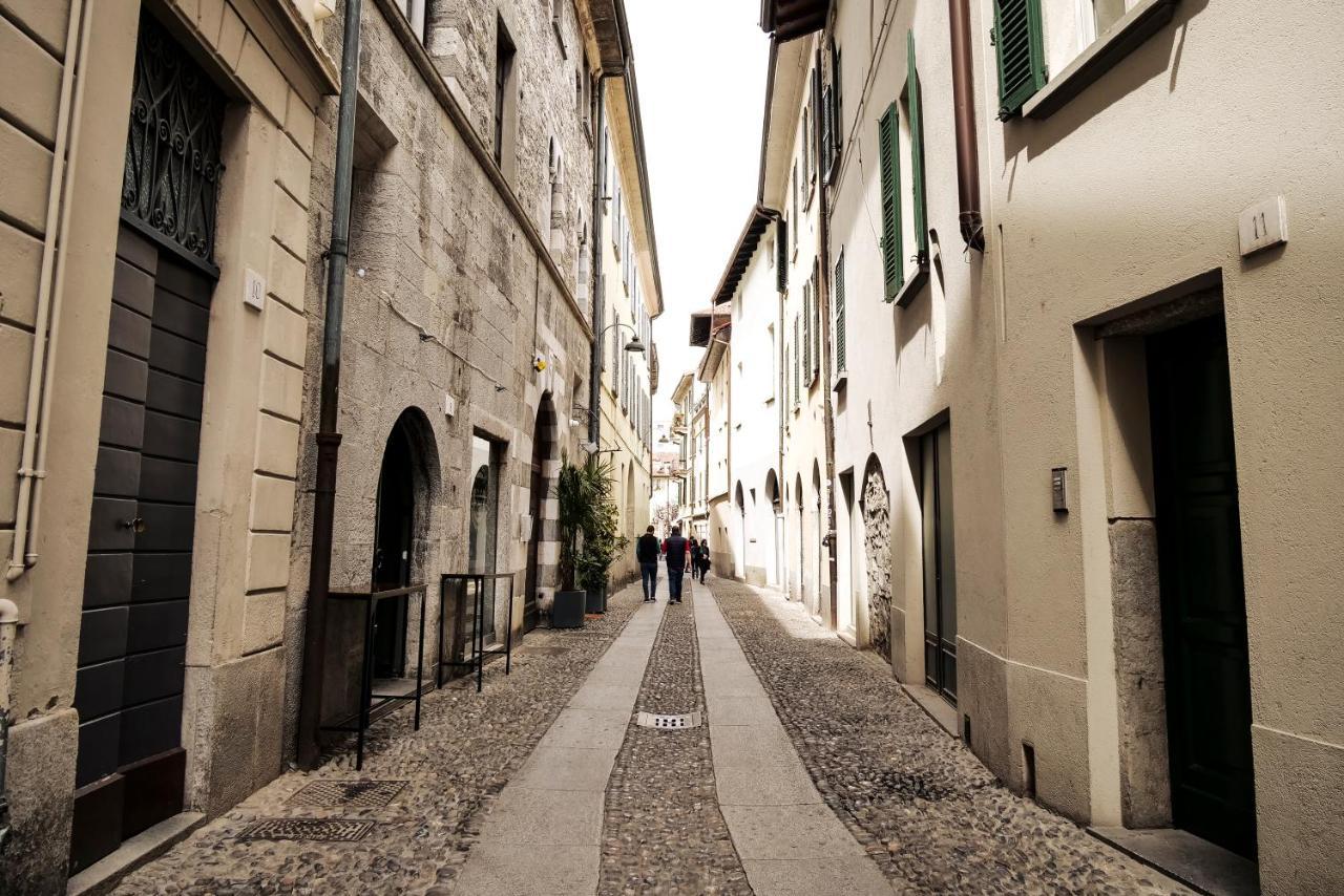 Casa Del Pittore - Elegante Appartamento Del 1200 - Centro Storico โกโม ภายนอก รูปภาพ